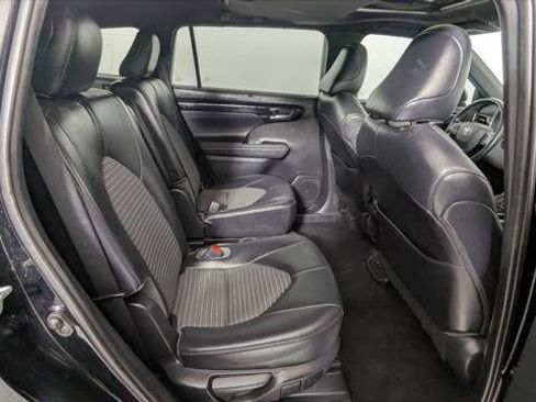 Used 2021 Toyota Highlander XSE image 22