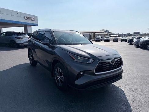 Used 2022 Toyota Highlander XLE FWD image 7