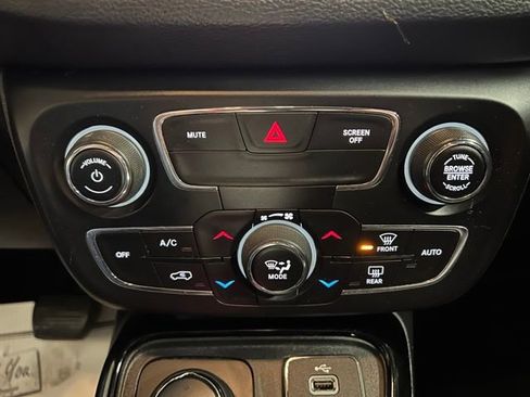 Used 2019 Jeep Compass Limited image 36