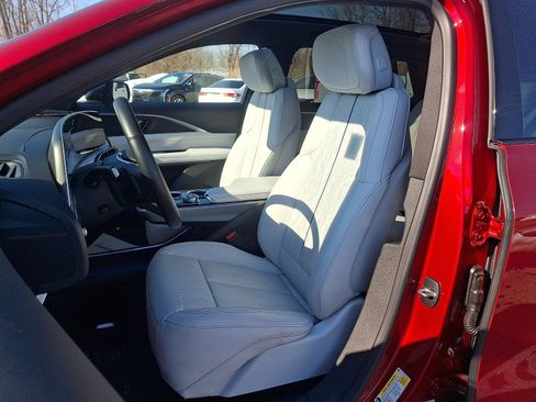 Used 2024 Cadillac Lyriq Luxury image 16