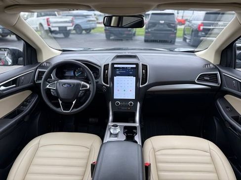 Used 2024 Ford Edge SEL w/ Convenience Package AWD/4WD image 2