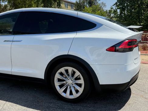 Used 2016 Tesla Model X 90D image 38