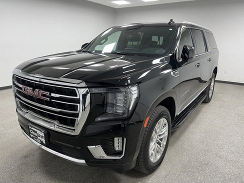Used 2023 GMC Yukon XL SLT image 4