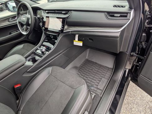 New 2026 Jeep Grand Cherokee Altitude AWD/4WD image 27