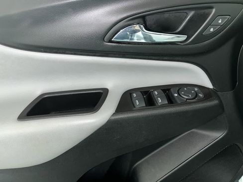Used 2022 Chevrolet Equinox LS AWD/4WD image 13