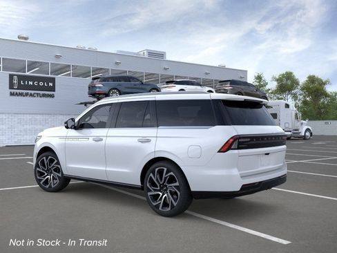 Used 2026 Lincoln Navigator Reserve AWD/4WD image 4