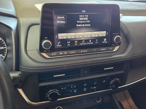 Used 2023 Nissan Rogue S FWD image 19