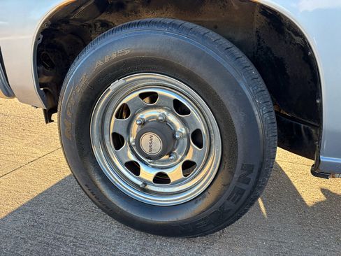 Used 1987 Nissan Pickup 2WD King Cab image 16