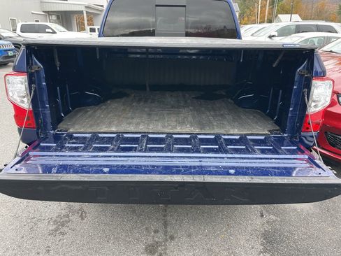 Used 2021 Nissan Titan SV w/ SV Convenience Package image 39