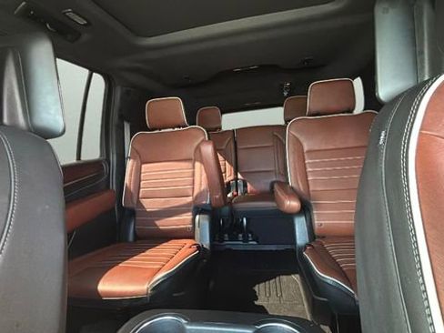 Used 2023 GMC Yukon XL Denali Ultimate AWD/4WD image 13