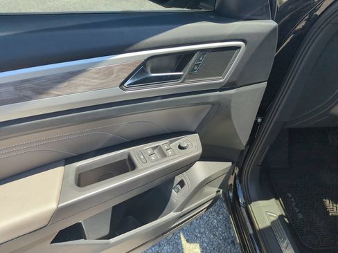 Used 2023 Volkswagen Atlas Cross Sport SE w/ Panoramic Sunroof Package FWD image 19