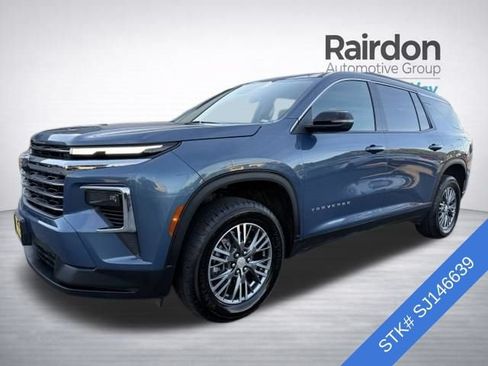 Used 2025 Chevrolet Traverse LT AWD/4WD image 3