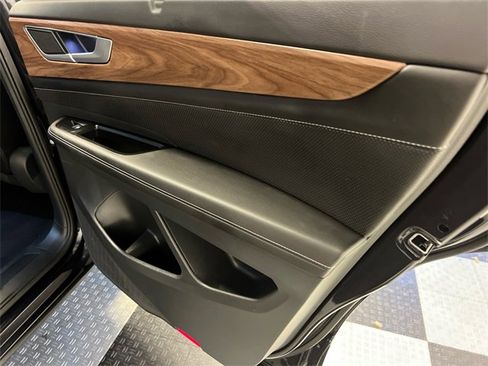 Certified 2025 Volkswagen Atlas SE image 14