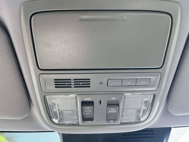 Used 2018 Honda CR-V Touring image 34