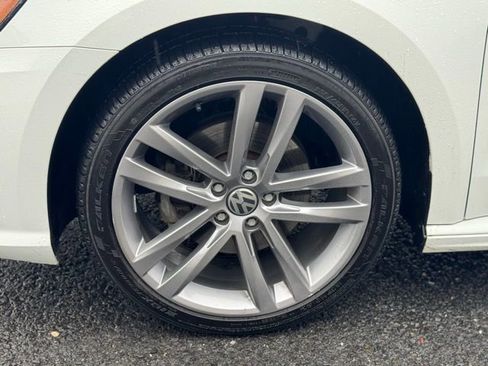 Used 2018 Volkswagen Passat 2.0T R-Line image 9