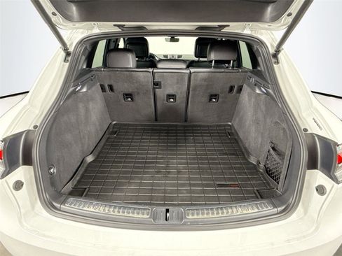 Used 2021 Porsche Macan image 37