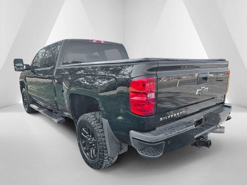 Used 2019 Chevrolet Silverado 2500 LT w/ Midnight Edition AWD/4WD image 5