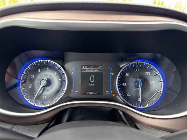 Used 2018 Chrysler Pacifica Touring-L FWD image 25