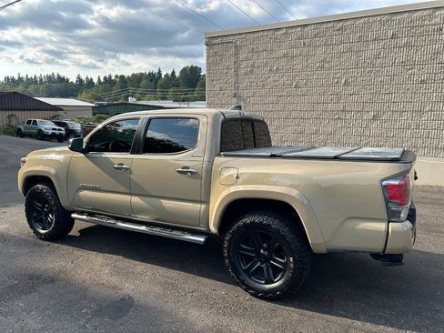 Used 2016 Toyota Tacoma Limited w/ Towing Package image 7