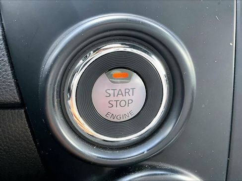 Used 2019 Nissan Titan SV w/ SV Convenience Package AWD/4WD image 33