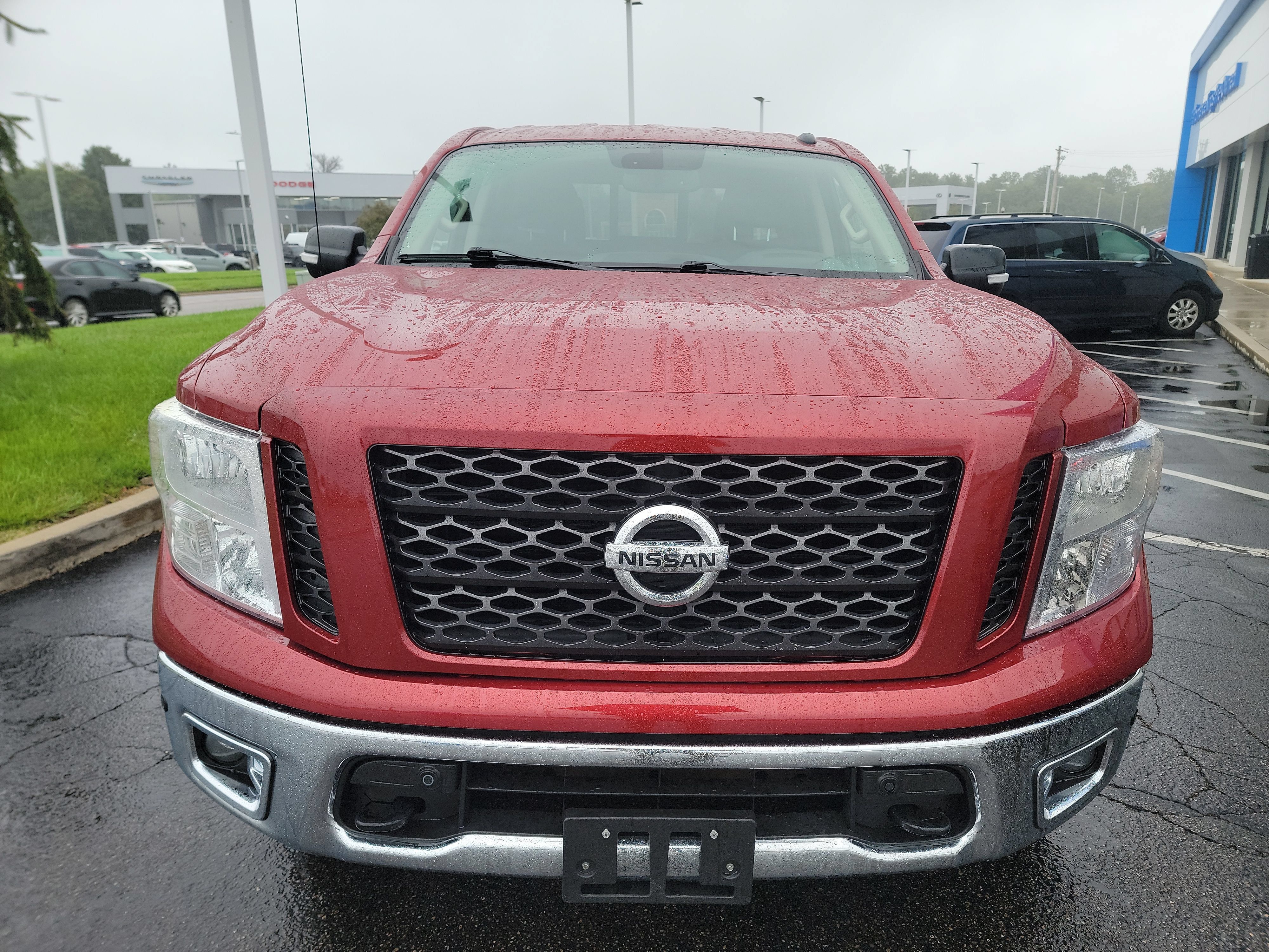 Used 2019 Nissan Titan SV w/ SV Convenience Package AWD/4WD image 2