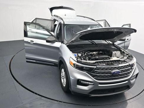 Used 2024 Ford Explorer XLT w/ Equipment Group 202A AWD/4WD image 39