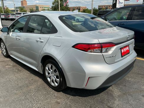 Used 2025 Toyota Corolla LE FWD image 4