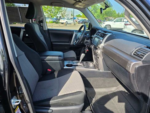 Certified 2019 Toyota 4Runner SR5 AWD/4WD image 11