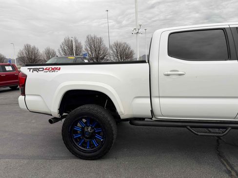 Used 2019 Toyota Tacoma TRD Sport image 8