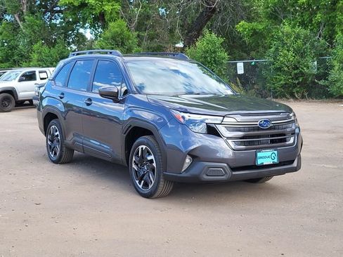 Used 2025 Subaru Forester Premium AWD/4WD image 9