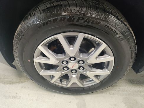 Used 2022 GMC Acadia SLT w/ Preferred Package FWD image 18