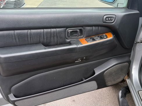 Used 2001 INFINITI QX4 4WD w/ (S02) Sport Pkg image 10