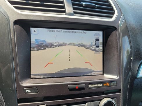Used 2017 Ford Explorer XLT w/ Equipment Group 202A FWD image 29