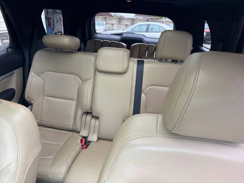 Used 2017 Ford Explorer XLT w/ Equipment Group 202A AWD/4WD image 11