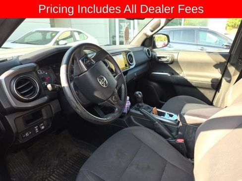 Used 2017 Toyota Tacoma TRD Off-Road w/ Tow Package (A/T) AWD/4WD image 4