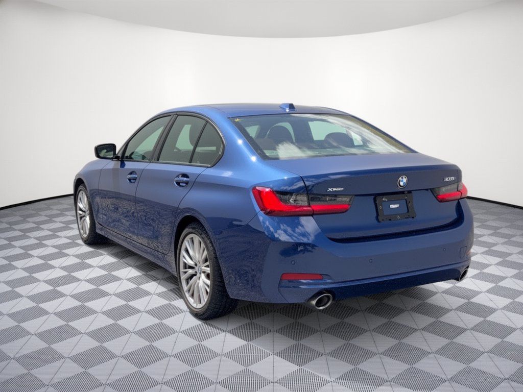 Used 2023 BMW 330i xDrive Sedan w/ Premium Package AWD/4WD image 3