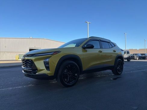 Used 2024 Chevrolet Trax ACTIV w/ Sunroof Package image 3