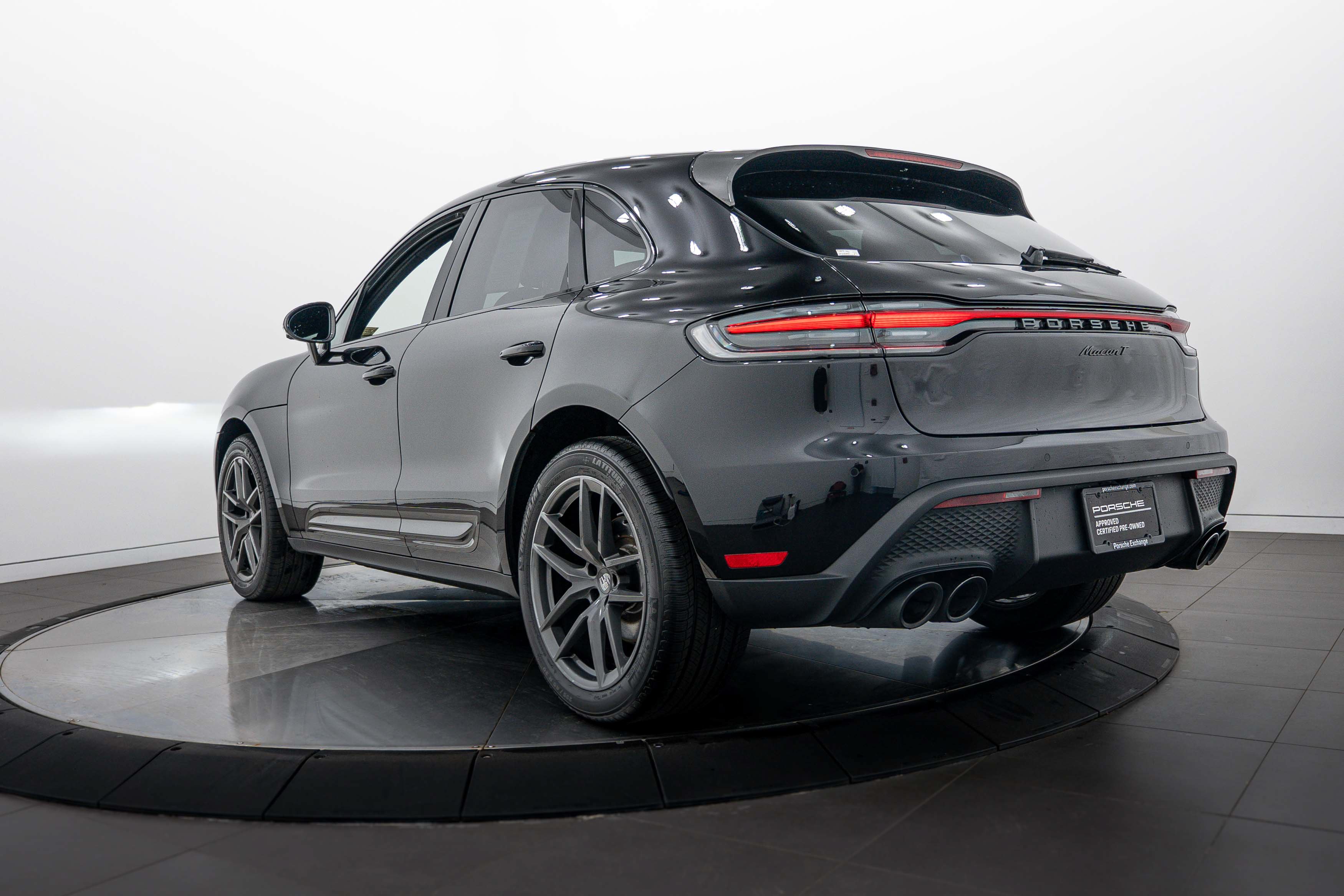 Certified 2026 Porsche Macan Turbo AWD/4WD image 3