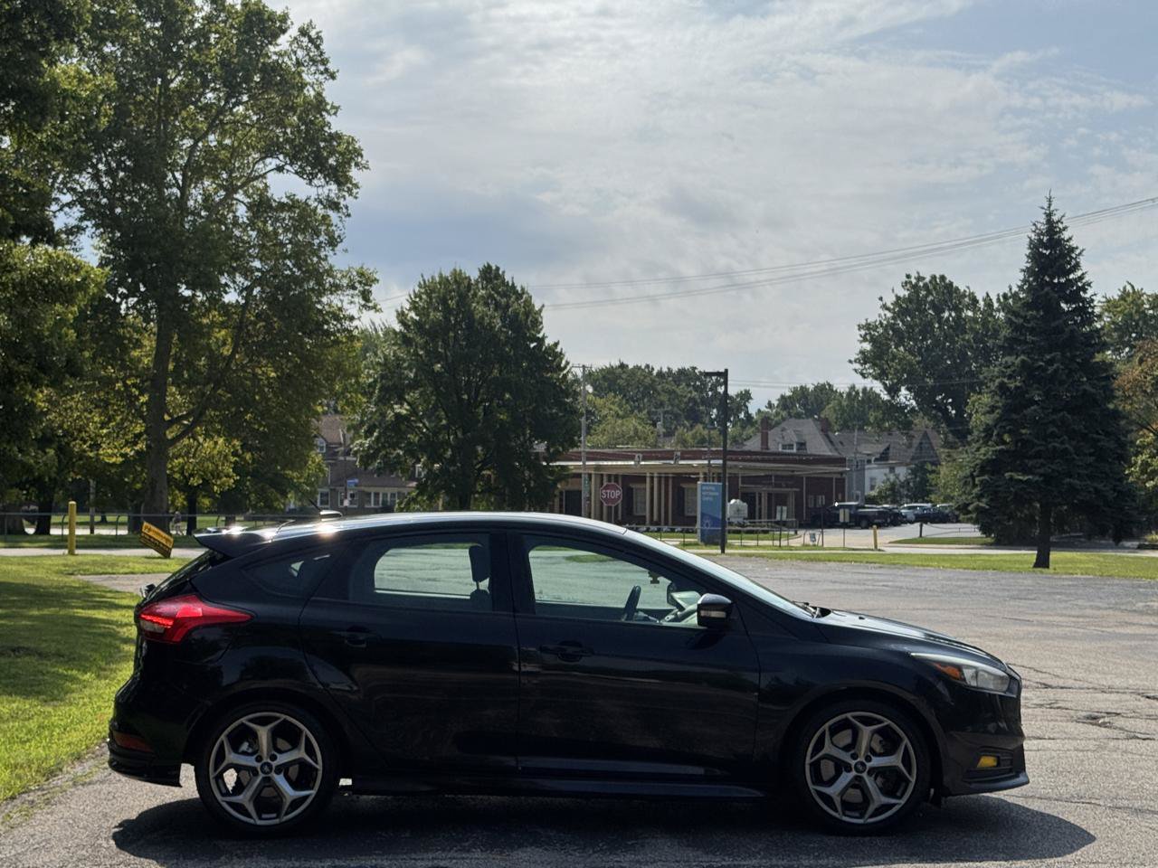 Used 2017 Ford Focus ST FWD image 9