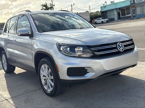 Used 2017 Volkswagen Tiguan Limited w/ Premium Package image 16