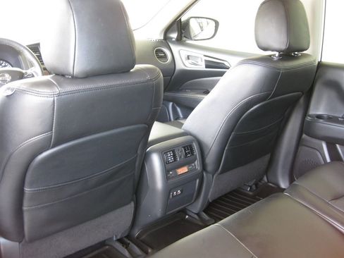 Used 2020 Nissan Pathfinder SV w/ Cargo Package FWD image 26