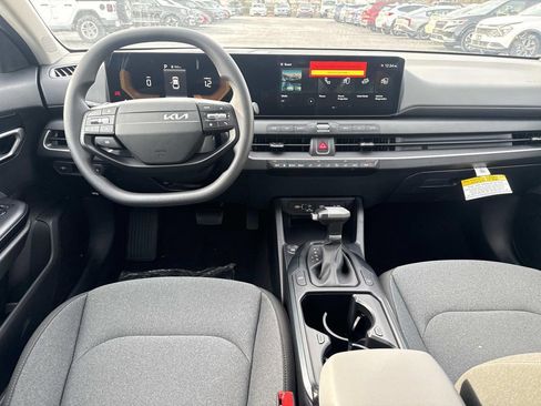 New 2025 Kia K4 LXS image 6