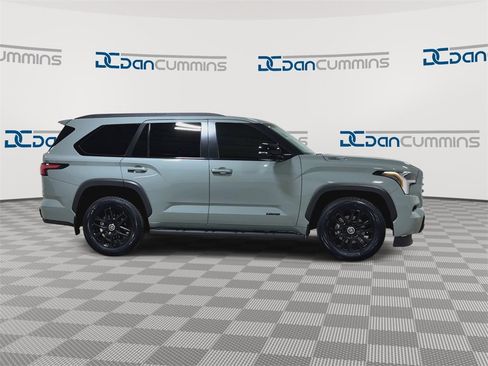 Used 2024 Toyota Sequoia Limited image 9