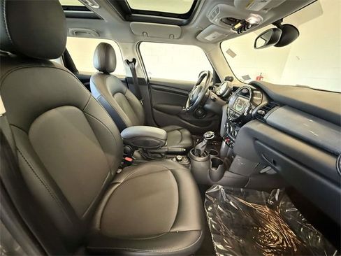 Used 2018 MINI Cooper 4-Door Hardtop image 14