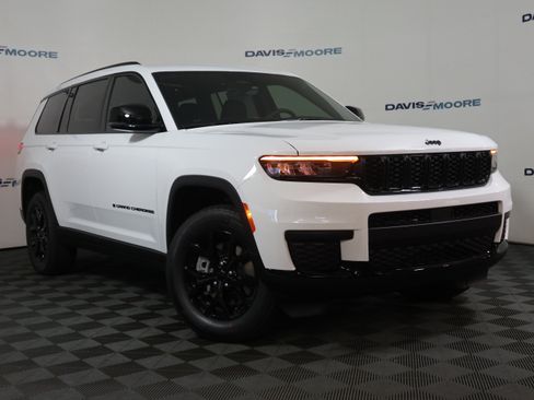 New 2025 Jeep Grand Cherokee L Altitude image 2