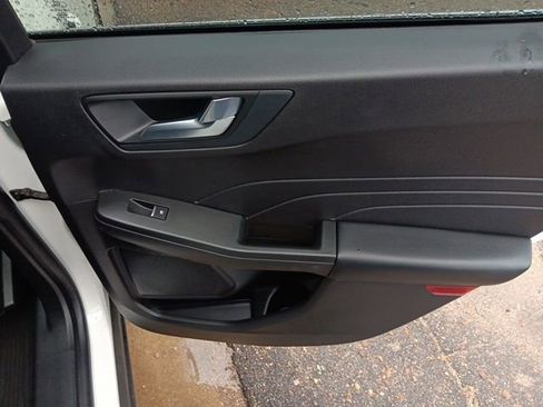 Used 2022 Ford Escape Titanium image 29