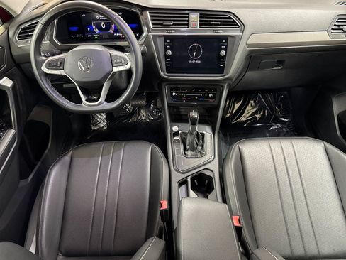 Used 2023 Volkswagen Tiguan SE FWD image 12