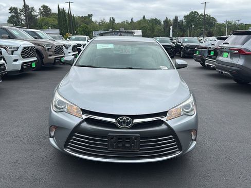 Used 2015 Toyota Camry LE FWD image 1