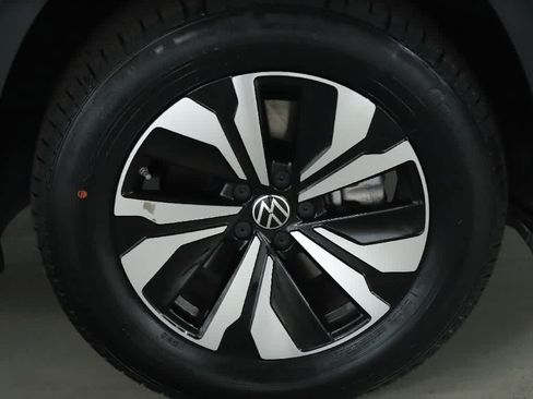 Used 2024 Volkswagen Atlas SE AWD/4WD image 10
