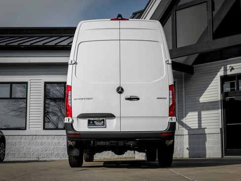 Used 2026 Mercedes-Benz Sprinter 2500 image 8